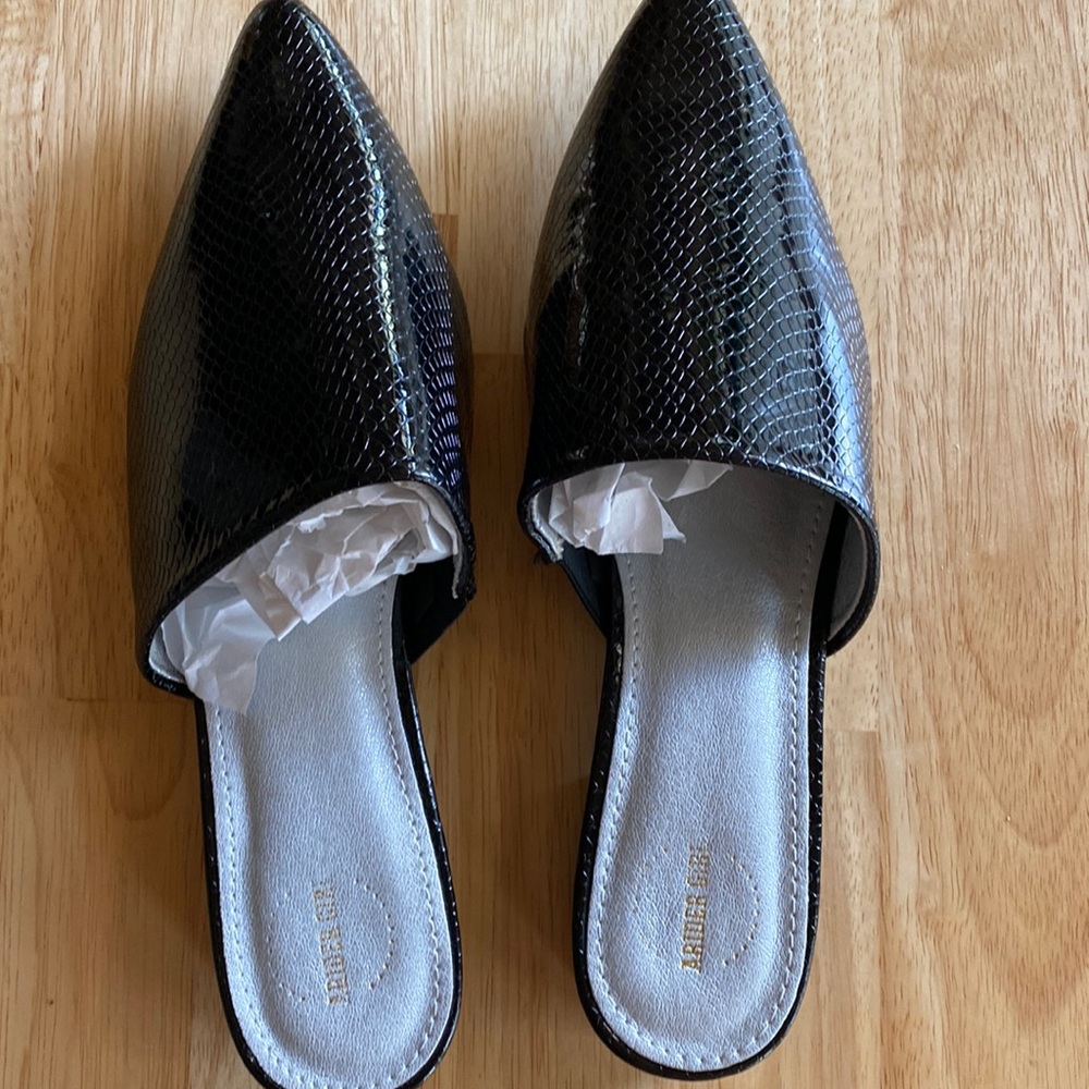 New pointed flats